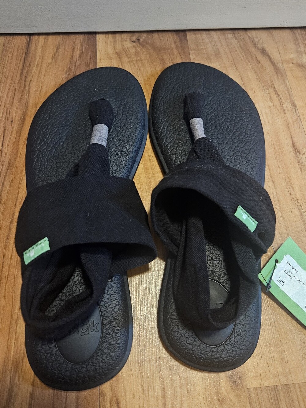 Sanuk Black Wrap-Toe Women's Sandals